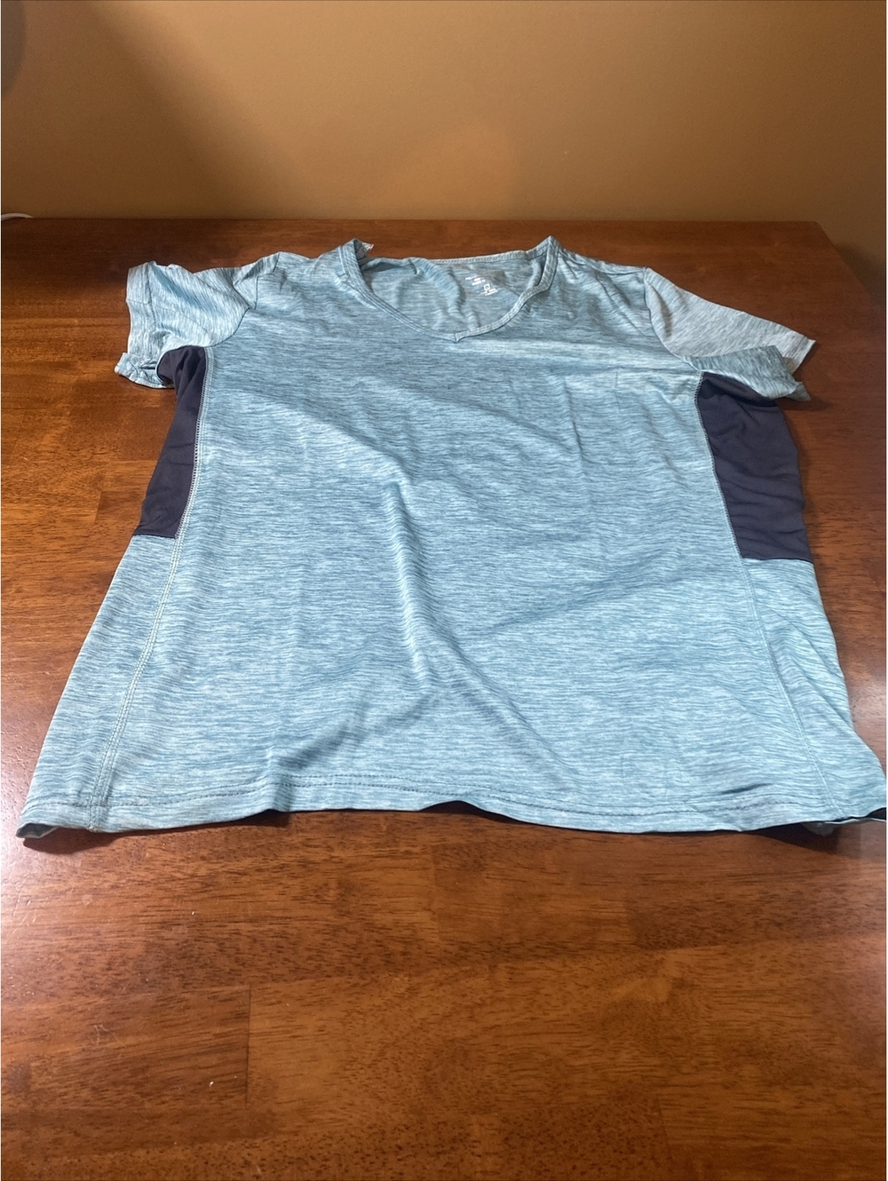 Real Essentials size 1X Women's Heather Green t-shirt 90% polyester 10% spandex